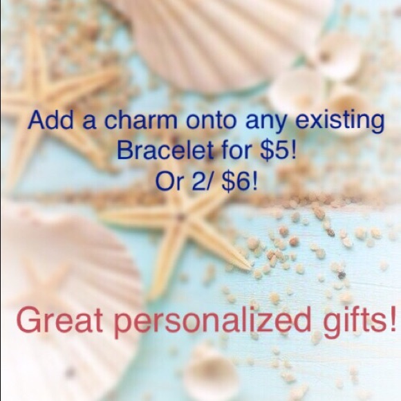 *SOLD* clearance Christmas charm bracelet - Picture 6 of 8